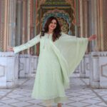 Bhagyashree Instagram - My fascination for Rajasthan never ends. I am supremely lucky that I get to travel all over india and see all the amazing places that we have. Though I have been to Jaipur many times, I always find an excuse to go back. The architectural delight, the historical monuments, the finger licking food, the shopping for gota work, bandhanis and more.. the list is endless. This is the Patrika Gate, the latest addition to Jaipur's beautiful architecture. #incredibleindia #traveltalesbyb #jaipur #traveldiaries #monuments #architecture #beautifuldestinations 📷 @dabidinesh Jaipur, Rajasthan