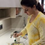 Bhagyashree Instagram - #tuesdaytipswithb Til (sesame seeds) are packed with iron ,calcium and magnesium.. the 3 important supplements that most elders require. Elders rarely get onto fancy foods. They aren't even regular about vitamins or immunity boosting tablets that are prescribed to them. They want food that satisfy their tastebuds.. so here it is... a quick snack that balances both. This can be made with both a potato and sweetpotato mix. 2/3 boiled potatoes 5/6 green chillies 8/9 garlic buds chopped An inch of ginger finely chopped 1 teaspoon of roasted jeera 1 teaspoon of amchur 1 teaspoon of chaat masala 1 teaspoon of garam masala Lots of coriander (i love the flavor) Lime and salt to taste. Make patties and roll with the sesame seeds and allow to cook on your pan till golden brown. The chatpata taste is something you all will enjoy. #healthytips #health #everydaytips #vitamins #healthfood #diet #weightloss #foodhacks #cooking #cookingathome #homecooking #foodoftheday #elders #nutrition #healthyfood #healthhacks #goodhealth #eatwell #nutritious #womenshealth kitchen by @shirkeskitchenplatinoseries
