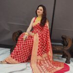 Bhagyashree Instagram – Desi ishq waala love !

#colormehappy #colormered #saree 
#sari #bebeautiful #sareelove #traditional #lovethelook #sixyards #shimmernshine  #beyourownkindofbeautiful
Stylist – @roshni0819
Outfit – @jarierabanaras × @pixelpulsepr