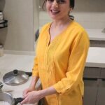 Bhagyashree Instagram - #tuesdaytipswithb I believe that the simple khichdi is the most effective home remedy for an upset stomach, apart from being my staple comfort food. It provides the body with protein for strength as well as nutritients to help recovery. Easy to digest, it is the ideal meal if you are unwell. This is a tip, probably all of us know but I have to emphasize the benefits of having this. Rice is easy to digest and provides much needed energy when sick. The chilka moongdal is a protein but with goodness of fibre too. Haldi is an anti inflammatory, anti bacterial. Salt is needed to help replinish bodysalts, specially if one has the loosies. Ghee creates a protective layer on the tender stomach lining so as to reduce the corrosive effect of stomach acids. #healthytips #health #everydaytips #vitamins #healthfood #diet #weightloss #foodhacks #eatwell #foodoftheday #nutrition #healthyfood #healthhacks #goodhealth #nutritious #womenshealth P.S ( I enjoy cooking more exotic dishes in my new kitchen but didnt have time to shoot them.. will do that soon) Kitchen is by @shirkeskitchenplatinoseries