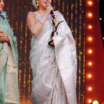 Bhagyashree Instagram - Thankful for the honor 🙏 Recieved the MaTa award last night .... blessed to have so much love and respect. #award #awardfunction #maharashtratimes 📷 @shotbysakar Stylist - @roshni0819 Outfit - @jarierabanaras × @pixelpulsepr