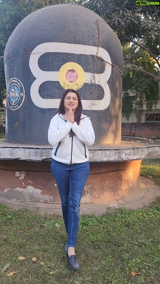 Bhagyashree Instagram - Namo Namo !! I have been fortunate to travel extensively to visit many temples, right from deogarh to jaisalmer, from rishikesh to pashupatinath. Har har Mahadev !! #mahashivratri #blessings #gratitude #incredibleindia #shivbhakkti shishankar #rishikesh #deoghar #pashupatinath #jaisalmer