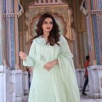 Bhagyashree Instagram - My fascination for Rajasthan never ends. I am supremely lucky that I get to travel all over india and see all the amazing places that we have. Though I have been to Jaipur many times, I always find an excuse to go back. The architectural delight, the historical monuments, the finger licking food, the shopping for gota work, bandhanis and more.. the list is endless. This is the Patrika Gate, the latest addition to Jaipur's beautiful architecture. #incredibleindia #traveltalesbyb #jaipur #traveldiaries #monuments #architecture #beautifuldestinations 📷 @dabidinesh Jaipur, Rajasthan