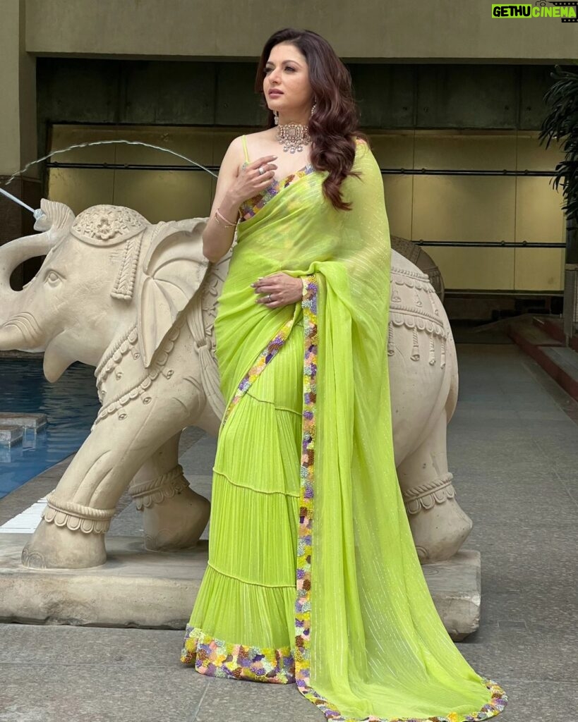 Bhagyashree Instagram - Go green ! #sareelove #style #lovethecolor #sari #sareeseason #gogreen #Stylist @roshni0819 Outfit @nirmooha