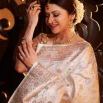 Bhagyashree Instagram - Chaandaniya chamkegi ! #indianweaves #dressedup #benarasisaree #sarilove #saree #traditional #marathimulgi #awardfunction 📷 @mirajverma_photography Stylist - @roshni0819 Outfit - @jarierabanaras × @pixelpulsepr
