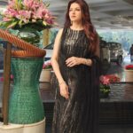 Bhagyashree Instagram - A tinge of shimmer! Outfit @nirmooha HMu @nadeem.artist #aboutlastnight #dressedup #event #traveldiaries #delhidiaries #bethewomanyouwanttobe Shangrila - Eros Hotel , New Delhi