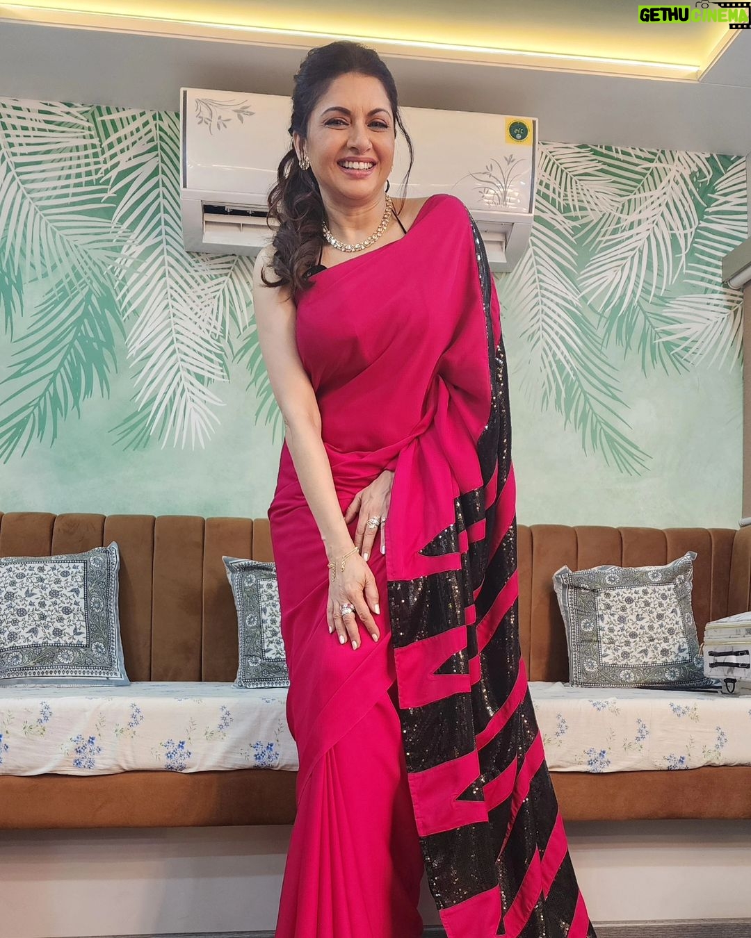 Bhagyashree Instagram - Watch us in Dance deewane on @colorstv at 9.30pm today #entertainment #dancedeewane #funshoot #funtimes Stylist - @roshni0819 Outfit - @swtantraofficial x @entertainmenttleo9 Jewellery - @jewelryaccent Makeup @elvismakeupartist Hair @sunny_hairr