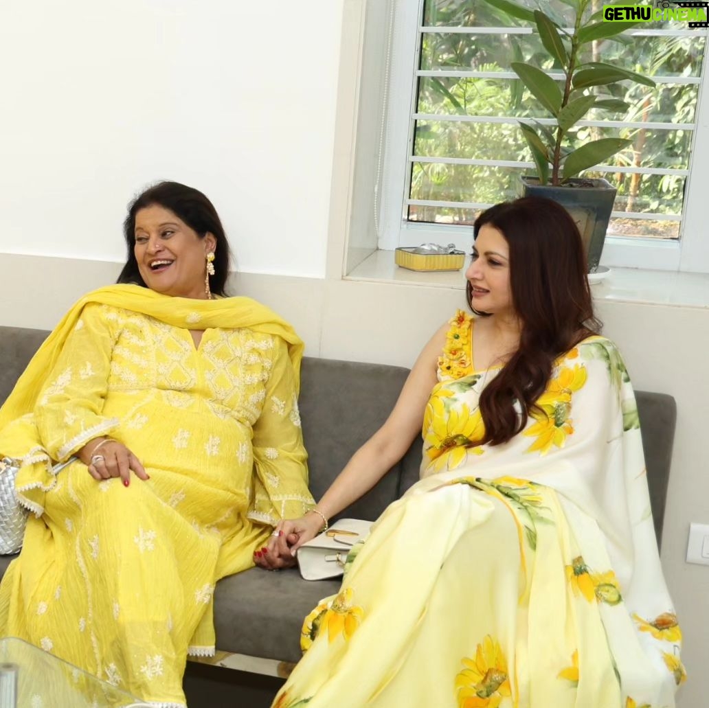 Bhagyashree Instagram - To our school we are proud to belong : Jamnabai Narsee School. The best award one can get is when you are called as a speaker to your school, it is an acknowledgement of your achievement. Not as an actor but to address the teachers and faculty for their wellness program. I went up on stage beaming like a little girl. Thank you @urvashi.thacker for having the trust and belief in me. @jamnabai.narsee.school #myschool #jamnabainarseeschool #teachers #proudtobelong #speaker #health #healthprogram