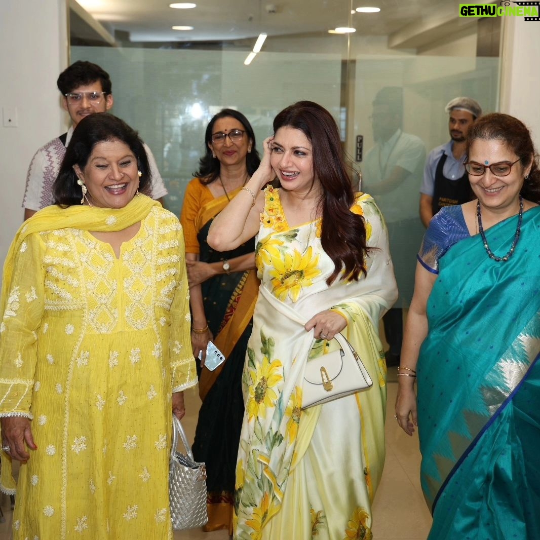 Bhagyashree Instagram - To our school we are proud to belong : Jamnabai Narsee School. The best award one can get is when you are called as a speaker to your school, it is an acknowledgement of your achievement. Not as an actor but to address the teachers and faculty for their wellness program. I went up on stage beaming like a little girl. Thank you @urvashi.thacker for having the trust and belief in me. @jamnabai.narsee.school #myschool #jamnabainarseeschool #teachers #proudtobelong #speaker #health #healthprogram