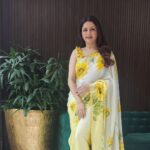 Bhagyashree Instagram - To our school we are proud to belong : Jamnabai Narsee School. The best award one can get is when you are called as a speaker to your school, it is an acknowledgement of your achievement. Not as an actor but to address the teachers and faculty for their wellness program. I went up on stage beaming like a little girl. Thank you @urvashi.thacker for having the trust and belief in me. @jamnabai.narsee.school #myschool #jamnabainarseeschool #teachers #proudtobelong #speaker #health #healthprogram