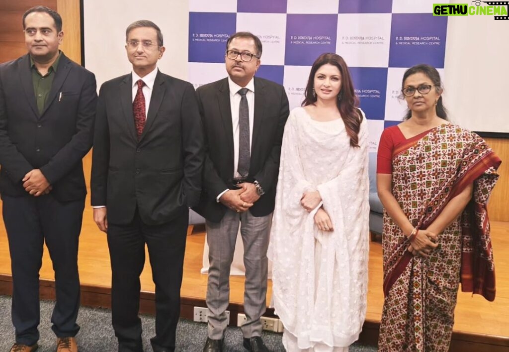 Bhagyashree Instagram - Health awareness programs are the need for the day. It was an enthusiatic initiative by @hindujahospital. Its been significant endevour on my part to push such programs that bring together the doctors and patients. This one was specifically targeted towards raising awareness for thyroidism, a disorder that seems to be growing in numbers. #healthawareness #hospital #healthnwellness #promotinggoodhealth #thyroidawareness #thyroidhealth #doctorsforum #doctors