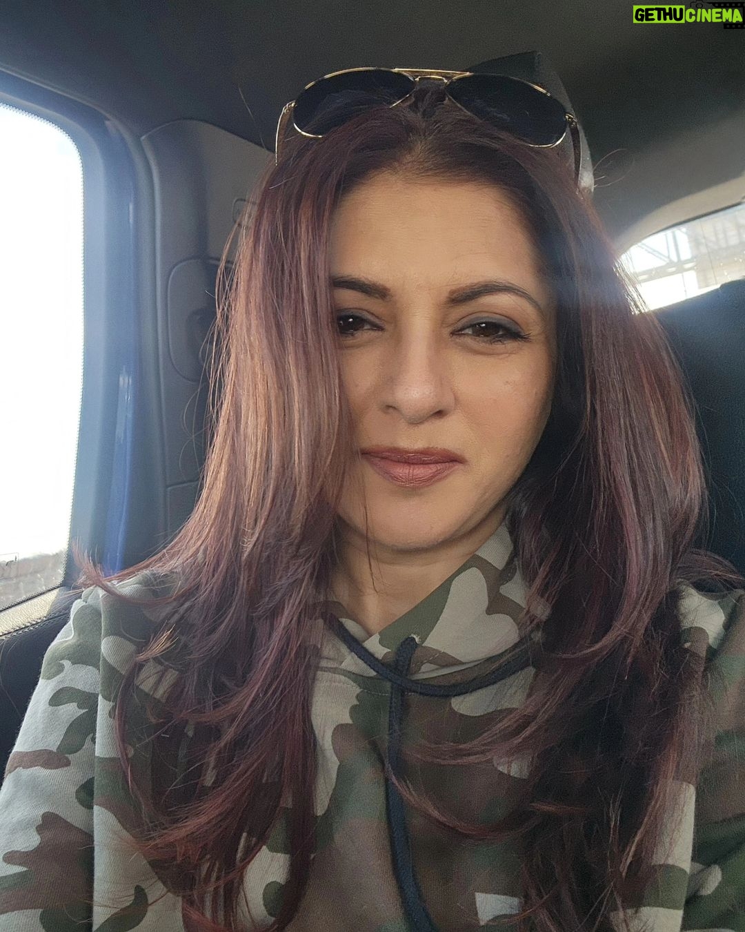 Bhagyashree Instagram - Sunday sunshine ! Another day, a new destination.... #incredibleindia #traveltalesbyb #traveldiaries #lovetotravel #travel