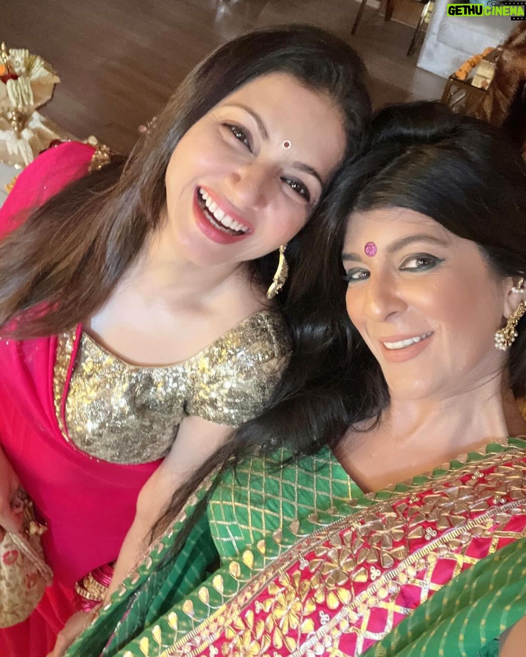 Bhagyashree Instagram - Happy happy birthday to one of the strongest woman i kmow ♥️may your birthday be filled with shine shimmer n light (that happens with your smile anyways) Big big hugs Miss foreva 25 @bhagyashree.online