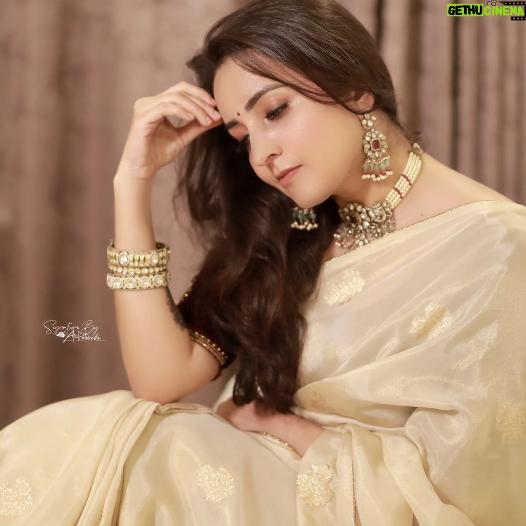 Bhama Instagram - 🩵@ajinfotokada 🩵@makeup_by_shibinantony 🩵 @golden_cup_fashion_jewellery 🩵 @tanith_design