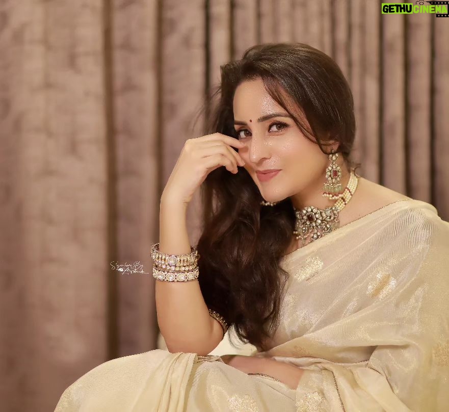 Bhama Instagram - @ajinfotokada @makeup_by_shibinantony @golden_cup_fashion_jewellery