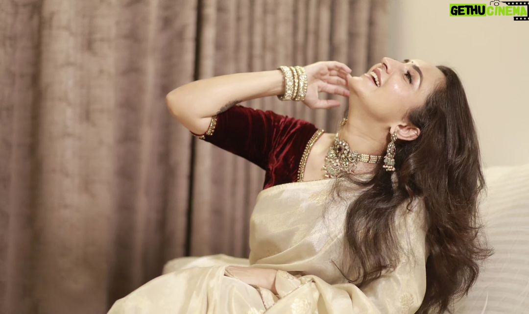Bhama Instagram - 💛 @ajinfotokada 💛 @golden_cup_fashion_jewellery 💛 @makeup_by_shibinantony 💛 @tanith_design