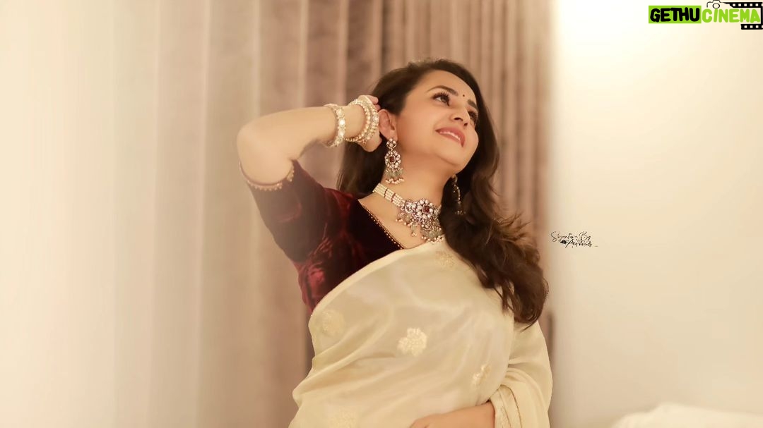Bhama Instagram - 🔮 @ajinfotokada 🔮 @golden_cup_fashion_jewellery 🔮 @makeup_by_shibinantony 🔮 @tanith_design