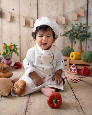 Bharti Singh Instagram - happy 1st birthday @laksh_singhlimbachiya (Golla)❤️ lots of love babu 🧿🤗 bade hoke humari tarha hi banna🤣 god bless you 
styled by- @dinky_nirh 
shot by - @thelooneylens