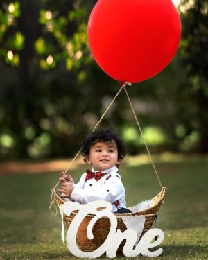 Bharti Singh Instagram - happy 1st birthday @laksh_singhlimbachiya (Golla)❤️ lots of love babu 🧿🤗 bade hoke humari tarha hi banna🤣 god bless you 
styled by- @dinky_nirh 
shot by - @thelooneylens