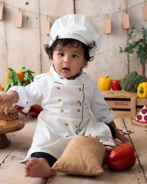 Bharti Singh Instagram - happy 1st birthday @laksh_singhlimbachiya (Golla)❤️ lots of love babu 🧿🤗 bade hoke humari tarha hi banna🤣 god bless you 
styled by- @dinky_nirh 
shot by - @thelooneylens