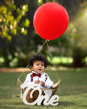 Bharti Singh Instagram - happy 1st birthday @laksh_singhlimbachiya (Golla)❤️ lots of love babu 🧿🤗 bade hoke humari tarha hi banna🤣 god bless you 
styled by- @dinky_nirh 
shot by - @thelooneylens