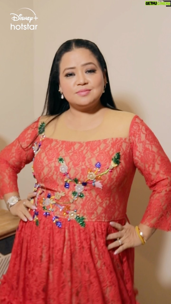 Bharti Singh Instagram - Being fashionably funny. #HotstarSpecials #MovingInWithMalaika now streaming Mon- Thu 8pm. #MIMonHotstar #MovingInWithMalaikaOnHotstar @malaikaaroraofficial @bharti.laughterqueen @banijayasia @deepak30000 @mrinalinni @shyamrathi1411 @banijaygroup @balangirish @sageinsta @khuzema_kezer