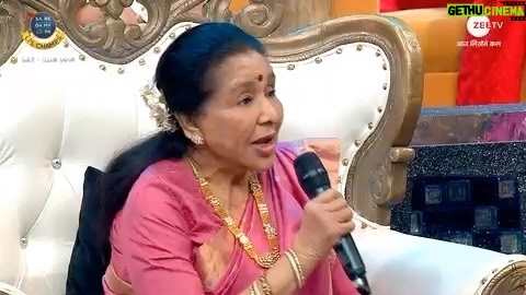 Bharti Singh Instagram - #Nahi hogi entertainment aur suron ki kami, kyunki Rockstar #AshaBhosle Tai aur #Pyarelal ji lene waale hain entry! ππΌ Dekhiye #SRGMPLilChamps, Sat-Sun, raat 9 baje, sirf @zeetv par. #MahaMusicalWeekend #MDRafiNight @anumalikmusic @bharti.laughterqueen @neetimohan18 @shankar.mahadevan @fullscreenentertainment @asha.bhosle