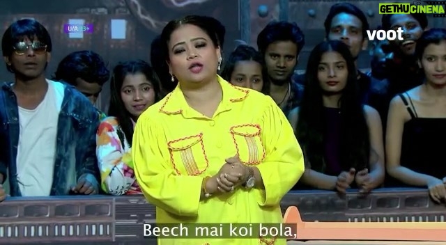 Bharti Singh Instagram - "Yeh show toh hota jaa raha hai har episode ke saath crazy!😂 On a scale of 1 to 10, kya rating doge aap iss episode ko? Watch The Khatra Khatra Show, Monday to Friday, at 7PM, only on Voot. @farahkhankunder @bharti.laughterqueen @haarshlimbachiyaa30 @punitjpathakofficial @divyaagarwal_official @nishantbhat85 #TKKS #TheKhatraKhatraShow #TheKhatraKhatraShowOnVoot #VootApp #Voot #NonStopEntertainment #WatchForFree" Styledby; @stylebysugandhasood Outfit: @thekhumaarofficial