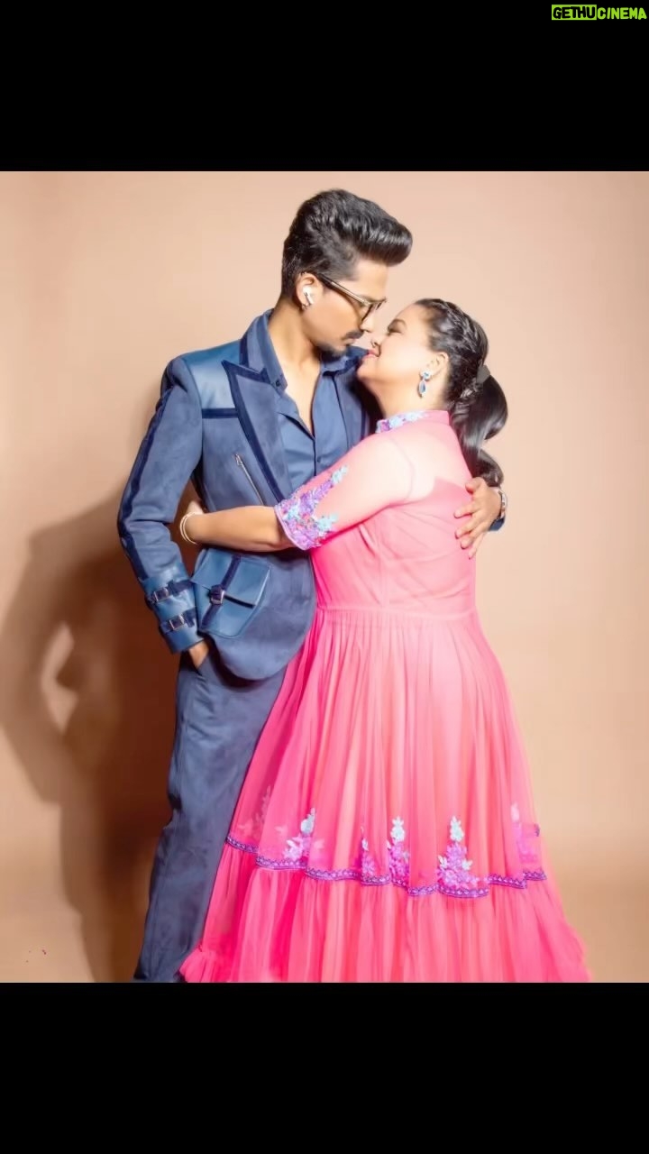Bharti Singh Instagram - ❤️❤️❤️#reelitfeelit #lovestory #loveyou #Bharsh #Bhartisingh #haarshlimbachiyaa #bleesed🙏 #ganpatibappamorya #babycomingsoon ❤️❤️❤️🙌🏼🙌🏼🧿🧿🧿🧿🧿