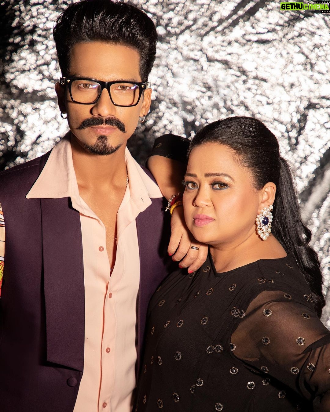 Bharti Singh Instagram - #love #blessed #ganpatibappamorya ❤️ styled by- @harshalds jewellery by @tikamdasmotiramjewellers jewellery managed by- @allboutcommunication make-up- @vishnu9352 @ali.shaikh.9047 hairstyles- @noorjahan2454 @yogesh__hairstylist 📸 - @shivangi.kulkarni