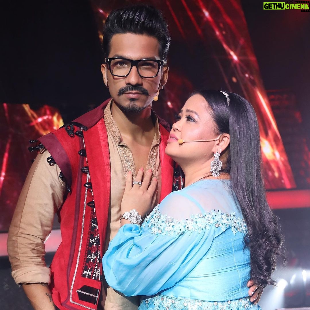 Bharti Singh Instagram - aaj hum saki wishes puri karege 8pm on @sonytvofficial @thecontentteamofficial @haarshlimbachiyaa30 @nidhimoonysingh styled by- @harshalds jewellery by- @the_jewel_gallery