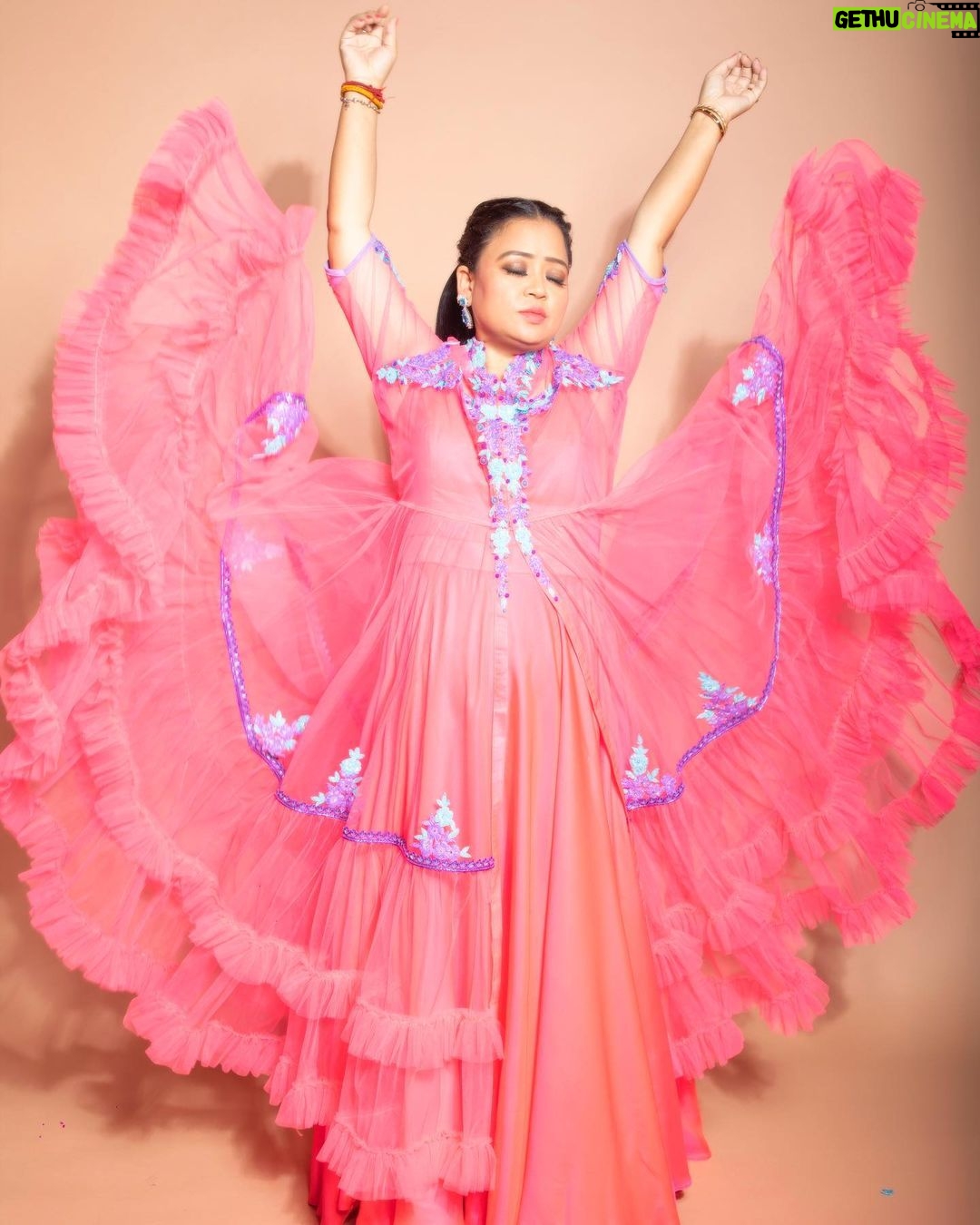 Bharti Singh Instagram - ❤️#love main aur mera harshu❤️🧿 styled by- @harshalds jewellery- @the_jewel_gallery make-up- @vishnu9352 hairstyles- @noorjahan2454 harsh - makeup- @ali.shaikh.9047 hairstyles- @yogesh__hairstylist 📸 - @shivangi.kulkarni