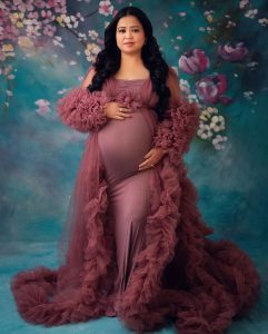 Bharti Singh Instagram - Aane wale baby ki mummy❤️ #babycomingsoon #momtobe #love #lovelyfeeling #blessed #ganpatibappamorya #bhartisingh #haarshlimbachiyaa Shot by: @thelooneylens ❤️ Styled by: @dinky_nirh ❤️ Outfit: @artista_propshop ❤️ Hair: @noorjahan2454 Make Up: @vishnu9352