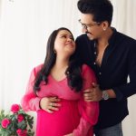 Bharti Singh Instagram - Hum Teeno ki tarf se aap sab ko Happy Holi❤️ #babycomingsoon #babylimbachiyaa #momtobe #dadtobe #bhartisingh #haarshlimbachiyaa Shot by: @thelooneylens ❤️ Styled by: @dinky_nirh ❤️ Outfit: @bumpsandfrills ❤️ Hair: @noorjahan2454 Make Up: @vishnu9352 harsh make-up- @ali.shaikh.9047 hairstyles- @yogesh__hairstylist