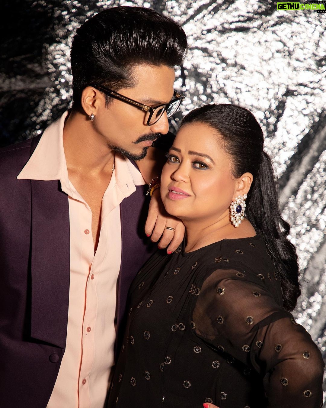 Bharti Singh Instagram - #love #blessed #ganpatibappamorya ❤️ styled by- @harshalds jewellery by @tikamdasmotiramjewellers jewellery managed by- @allboutcommunication make-up- @vishnu9352 @ali.shaikh.9047 hairstyles- @noorjahan2454 @yogesh__hairstylist 📸 - @shivangi.kulkarni