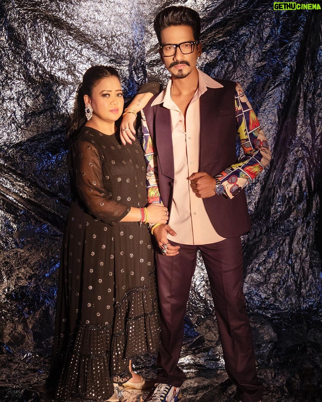 Bharti Singh Instagram - #love #blessed #ganpatibappamorya ❤️ styled by- @harshalds jewellery by @tikamdasmotiramjewellers jewellery managed by- @allboutcommunication make-up- @vishnu9352 @ali.shaikh.9047 hairstyles- @noorjahan2454 @yogesh__hairstylist 📸 - @shivangi.kulkarni