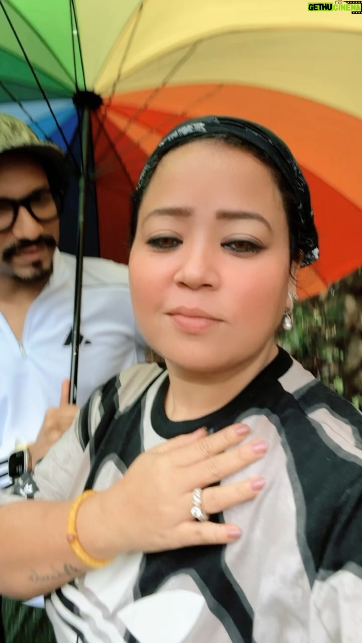 Bharti Singh Instagram - aaj thoda romantic hua jae @haarshlimbachiyaa30 ji❤️🤗😍🧿