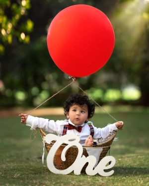Bharti Singh Instagram - happy 1st birthday @laksh_singhlimbachiya (Golla)❤️ lots of love babu 🧿🤗 bade hoke humari tarha hi banna🤣 god bless you 
styled by- @dinky_nirh 
shot by - @thelooneylens