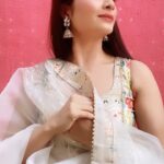 Bhavika Sharma Instagram - Recreate your fav dialogue from the K3G movie #20yearsofk3g #rewindreels #reels