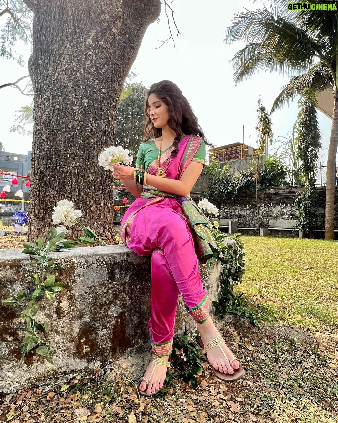 Bhavika Sharma Instagram - बदल रही हैं आज ज़िन्दगी की चाल ज़रा 🌸