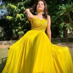 Bhavika Sharma Instagram - सूरज की बाहों में ☀️💛