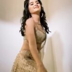 Bhavika Sharma Instagram - Kabhi Lage Monalisa, Kabhi Kabhi Lage Lolita, Aur Kabhi Jaise Kadambri, Haye Meri Param Param Param Sundari" #ParamSundari #ParamSundariChallenge #Mimi #ARRahmanSongs #pankajtripathi #kritisanon #shreyaghoshal @kritisanon @pankajtripathi @sonymusicindia