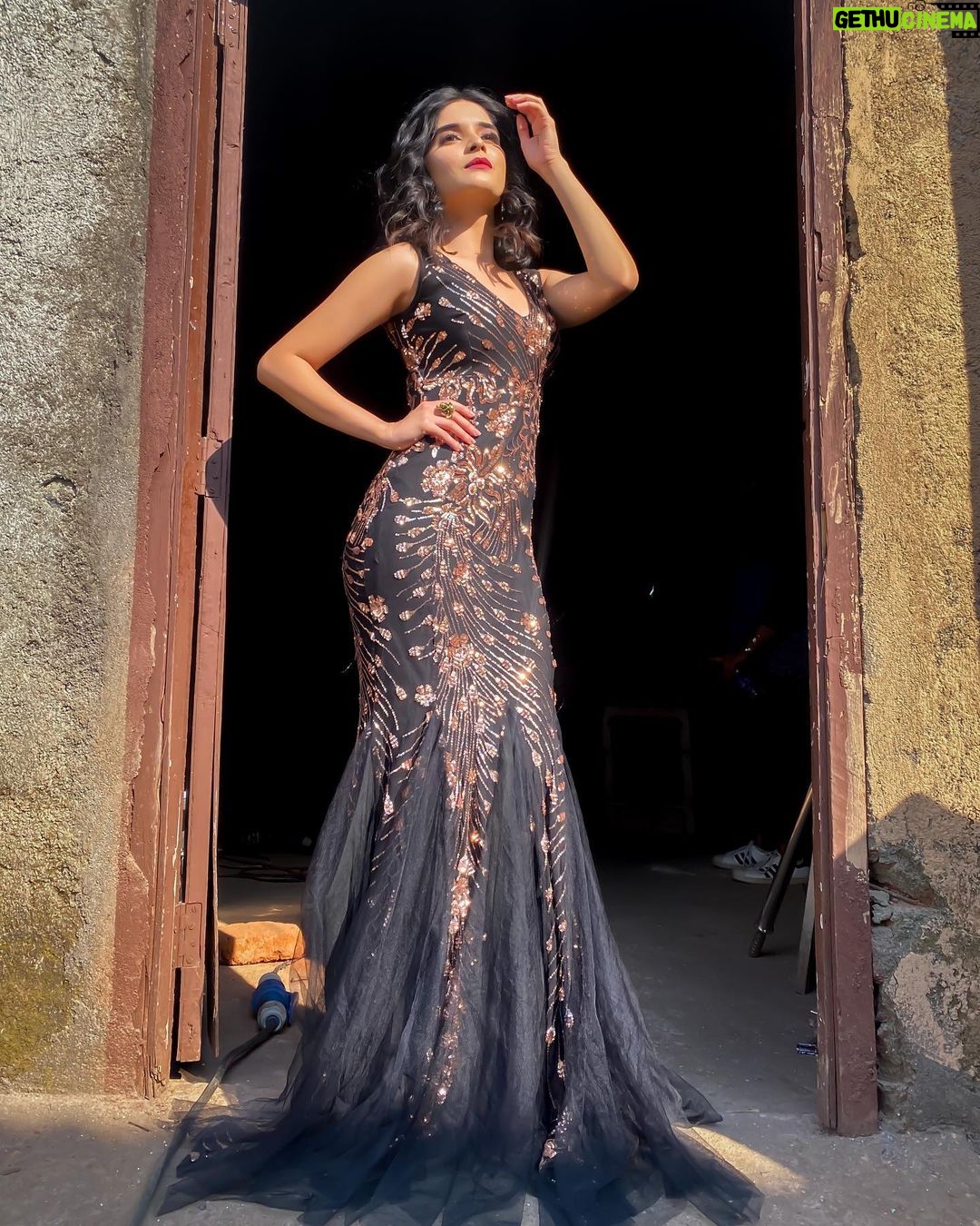 Bhavika Sharma Instagram - Shine like gold Sparkle like glitter #everygirldeservestoshine