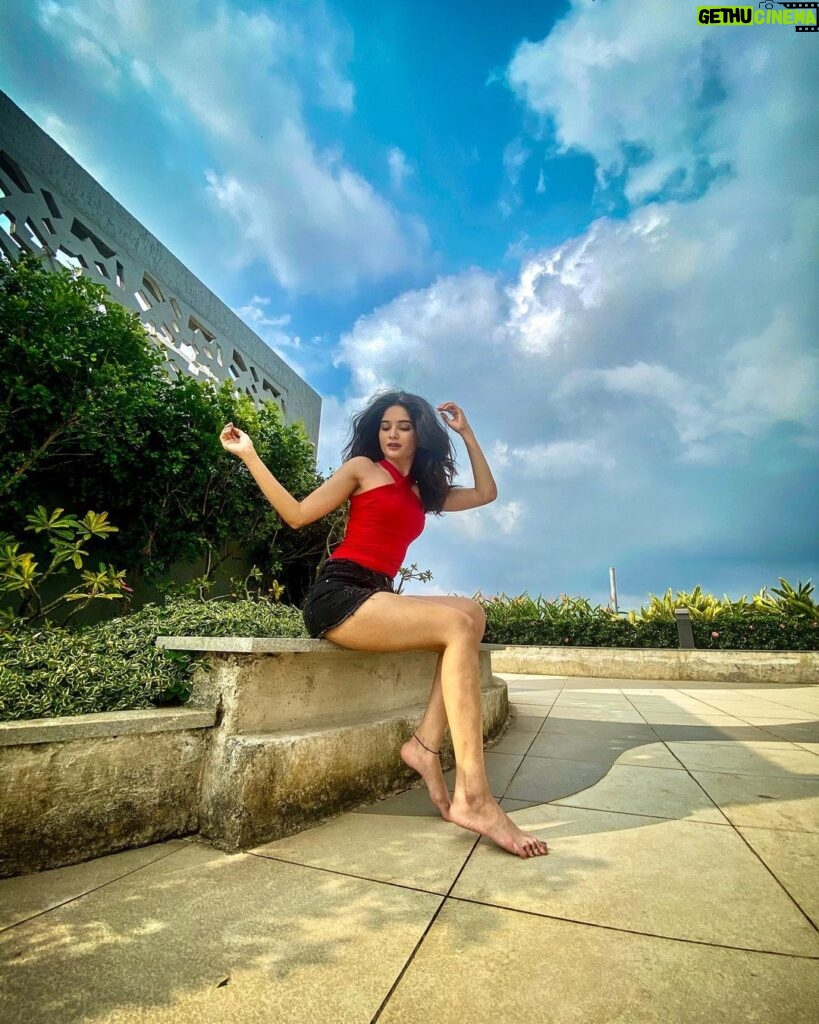 Bhavika Sharma Instagram - Sway with me✨