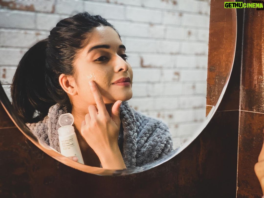 Bhavika Sharma Instagram - The Nykaa Pink Friday Sale is finally here! It’s time to get your hands on this rejuvenating bundle from @PlumGoodness packed with the ultimate goodness of Green Tea🍃 . . Wonderin why I lean on this super ingredient? Starting from some intense pore cleaning, to soft exfoliating, from easy weekly masking to waking up with a smile and glow, this oily skin maestro has a solution for all my concerns. ✨Pore Cleansing Face Wash to cleanse my pores in and out ✨Gentle Revival Face Scrub infused with glycolic acid to take out all that deep seated dirt ✨Clear Face Mask to give my skin the weekly break it deserves, and lastly ✨Renewed Clarity Night Gel, the hydration hero which leaves my skin feeling all plump and fresh . . Get this one-of-a-kind, Glow-At-Home bundle, your one stop to glow, at FLAT 35% OFF only at Nykaa Pink Friday Sale, from 26th-30th Nov 2020 But that’s not all, you can grab any Plum products at FLAT 25% OFF and a full size Green Tea Alcohol Free Toner above all purchases above Rs.799 🤩 #Plum #PlumGoodness #Nykaa #NykaaBeauty #NykaaPinkFriday2020 #NykaaPinkFridaySale #BiggestSaleEver #Offer #OfferAlert #Sale #Skincare #SkinCareEssentials #Beauty #BeautyObsessed #BeautyLovers #Vegan #CrueltyFree #BeGood