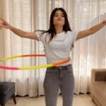Bhavika Sharma Instagram - In it to win it! The HONOR Band 5i #FitVsLit challenge for the day is to hold a plank for a minute. Are you #TeamLit? Share a video accepting #TeamFit’s challenge and become #MoreFitMoreLit with @HiHonorIndia. Stay tuned for the last challenge.