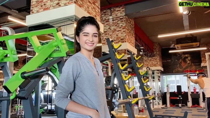 Bhavika Sharma Instagram - Let’s crunch this HONOR Band 5i #FitVsLit challenge, guys! Are you #TeamLit? Share a video accepting #TeamFit’s challenge and be #MoreFitMoreLit with @HiHonorIndia. Stay tuned for tomorrow’s challenge.