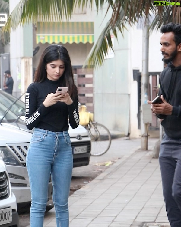 Bhavika Sharma Instagram - Didn’t met a guy as funny as him👻 @oye_its_prank