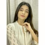 Bhavika Sharma Instagram - Beautiful skin requires commitment, not a miracle. Check out my makeup routine to get ready for this wedding season. Link in bio for my Face Cleansing brush - #LUNA2 @foreo_in Facewash - Avene ( cleanance) @aveneusa Moisturiser- TheBodyShop(Vitmane E) @thebodyshopindia Foundation- Maybelline FITme @maybelline Lipstick- Faces @facesbeautymiddleeast #Skincare #Cleansing #Makeup #wedding #weddingseason #mood #sunday #fun