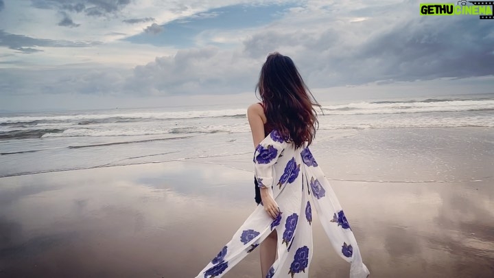 Bhavika Sharma Instagram - Looks better in slow mo🌸 #love #slowmotion #mondaymotivation
